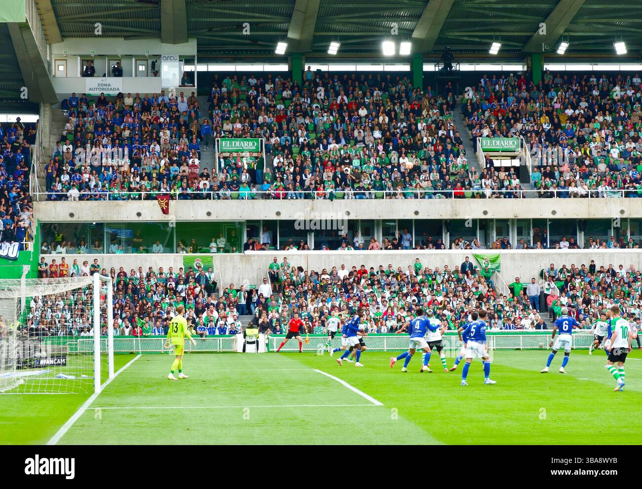 Racing Santander vs Oviedo partita di calcio in corso alla fine della stagione 2024/2025 ha portato a un pareggio 1-1 11 maggio 2025 Santander Cantabria Spagna Foto Stock