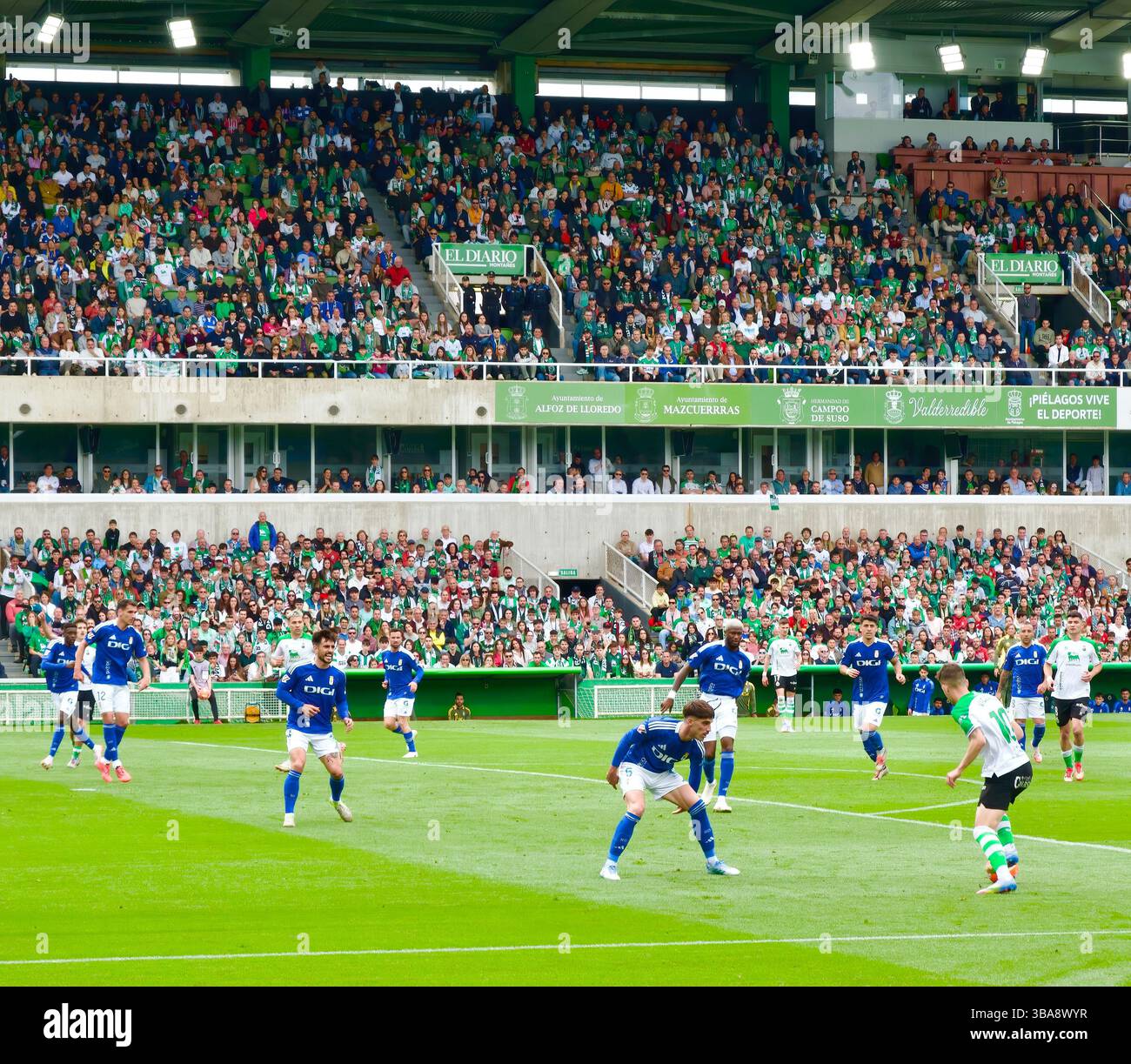 Racing Santander vs Oviedo partita di calcio in corso alla fine della stagione 2024/2025 ha portato a un pareggio 1-1 11 maggio 2025 Santander Cantabria Spagna Foto Stock