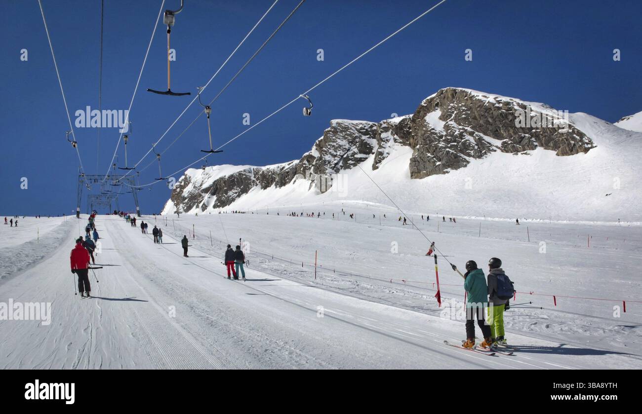 Impianti di risalita nella stazione sciistica austriaca delle Alpi, Austria, Europa Foto Stock