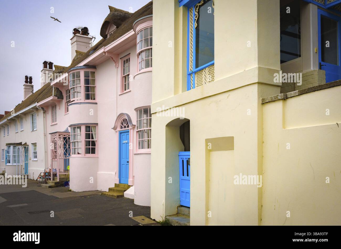 Casa Beache a lyme regis inghilterra regno unito pastello colorato in estate Foto Stock