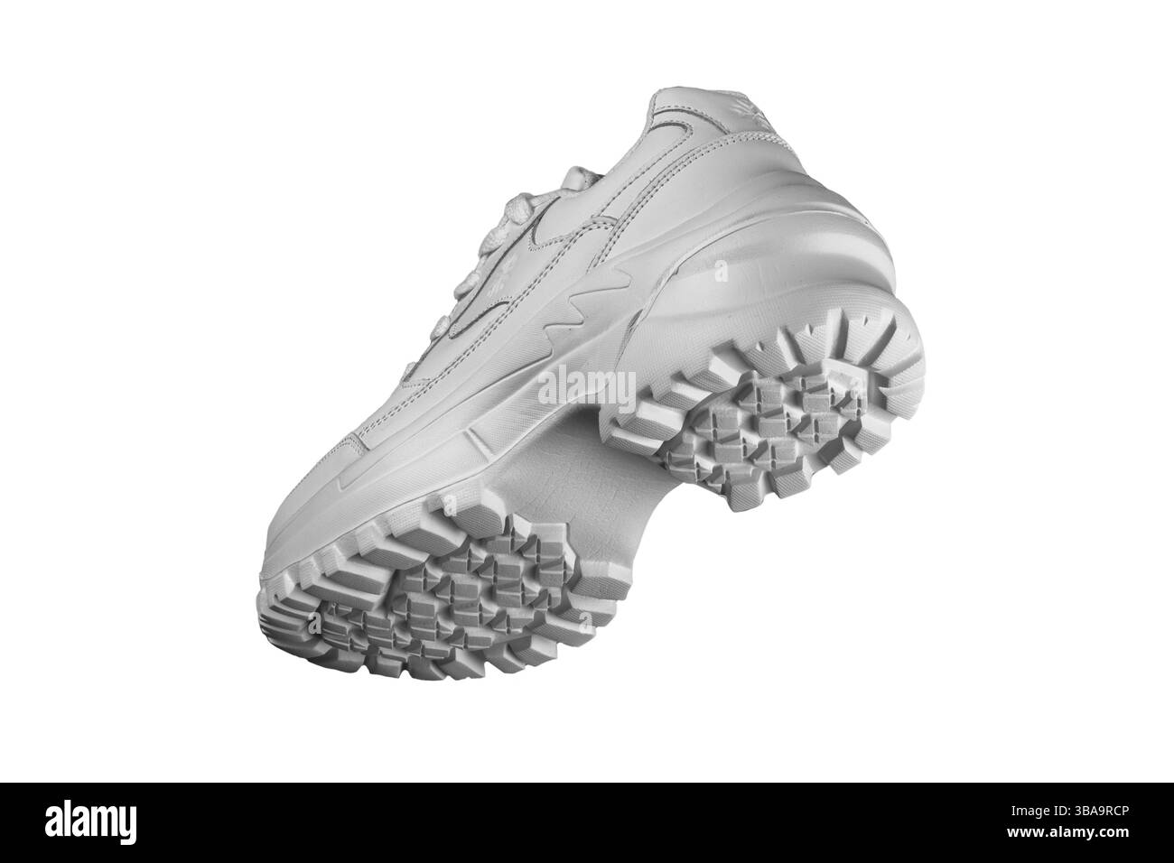 Sneaker bianche su sfondo bianco, scarpe sportive Foto Stock