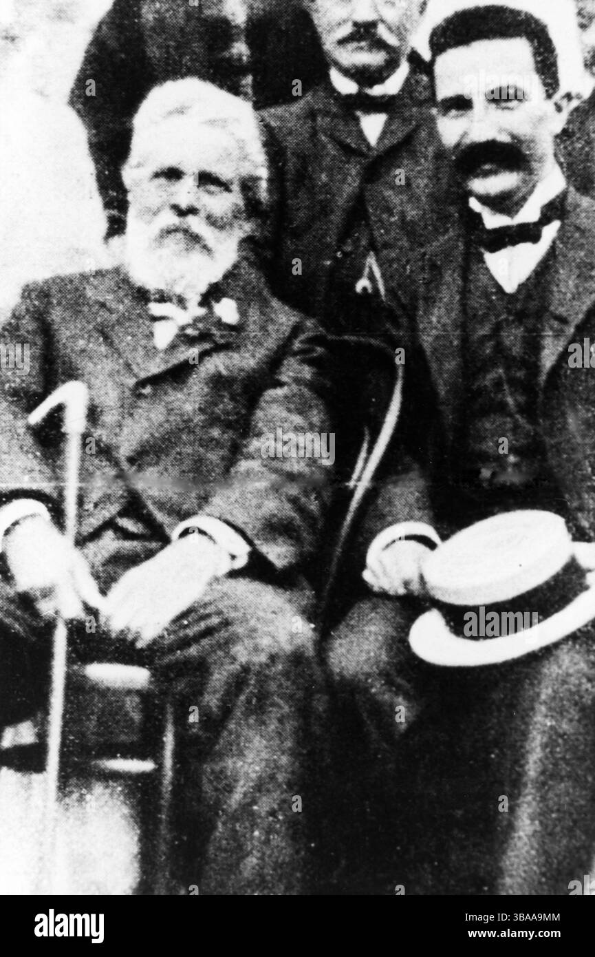 1900 Archivio storico Olycom/Lapresse Giosuè Alessandro Giuseppe Carducci (Valdicastello, 27 luglio 1835 - Bologna, 16 febbraio 1907) è stato un poeta, scrittore e critico letterario italiano. Carducci è stato il primo italiano vincitore del Premio Nobel per la letteratura. Insieme a Camillo Golgi, è stato il primo italiano in assoluto insignito di tale premio nel 1906. Nella foto: Il poeta Giosuè Alessandro Giuseppe Carducci premio Nobel per la letteratura nel 1906 nella foto: Il poeta Giosuè Alessandro Giuseppe Carducci, Premio Nobel per la letteratura nel 1906 Foto Stock 1900 Archivio storico Olycom/Lapresse Giosuè Alessandro Giuseppe Carducci (Valdicastello, 27 luglio 1835 - Bologna, 16 febbraio 1907) è stato un poeta, scrittore e critico letterario italiano. Carducci è stato il primo italiano vincitore del Premio Nobel per la letteratura. Insieme a Camillo Golgi, è stato il primo italiano in assoluto insignito di tale premio nel 1906. Nella foto: Il poeta Giosuè Alessandro Giuseppe Carducci premio Nobel per la letteratura nel 1906 nella foto: Il poeta Giosuè Alessandro Giuseppe Carducci, Premio Nobel per la letteratura nel 1906 Foto Stock