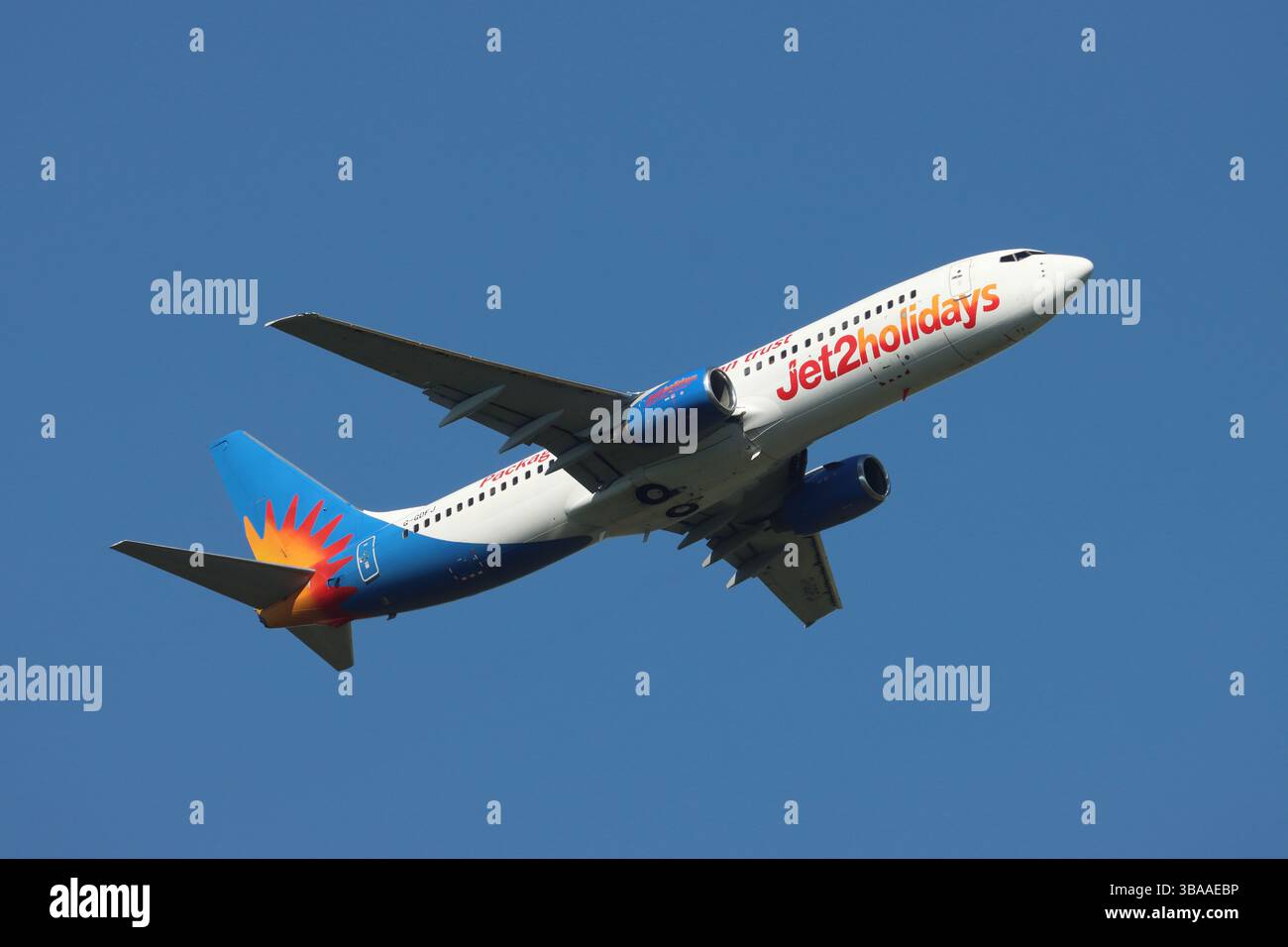 G-GDFJ, Jet2, Boeing 737-804, partenza dall'aeroporto di Londra Stansted, Essex, Regno Unito il 12 maggio 2025 Foto Stock