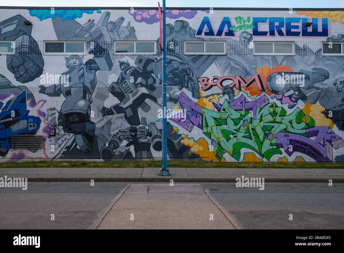 Un murale a tema Transformer degli anni '1980 a East Vancouver, BC. Foto Stock