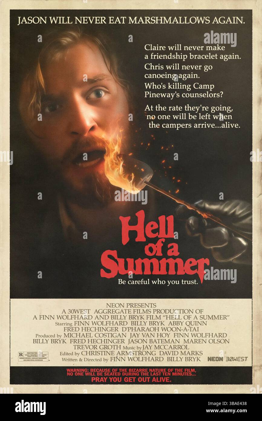 Hell of a Summer (2025) diretto da Finn Wolfhard e Billy Bryk e interpretato da Finn Wolfhard, Billy Bryk e Fred Hechinger. Un gruppo di consiglieri in un campo estivo viene perseguitato da un misterioso assassino in questa commedia horror. USA SOLO PER USO EDITORIALE DI un foglio di poster. Credito: BFA/neon Foto Stock