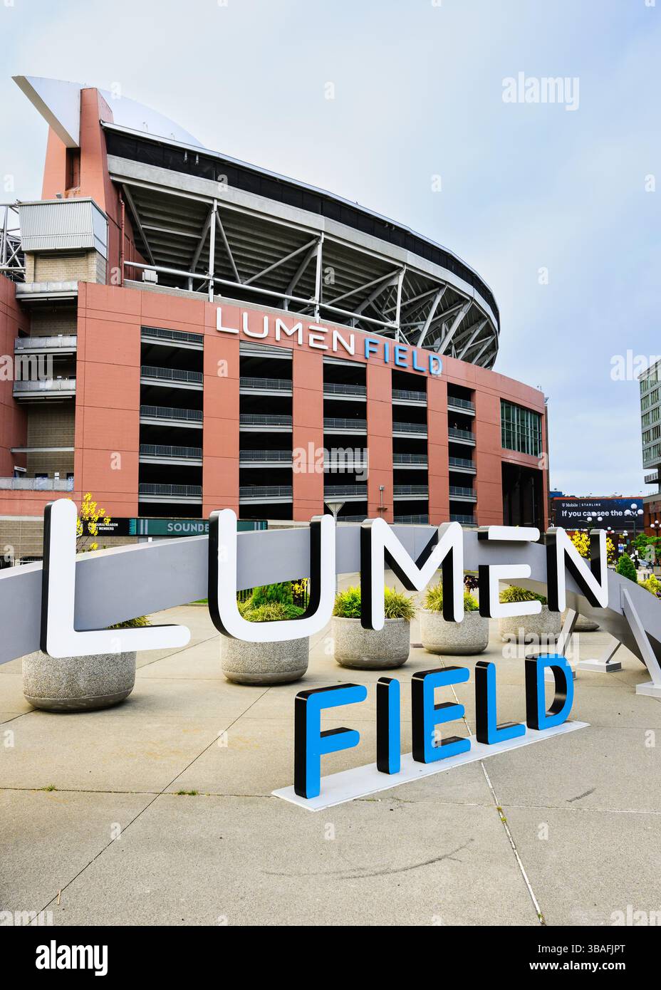 Seattle - 27 aprile 2025; insegna al Lumen Field presso lo stadio polivalente di Seattle Foto Stock