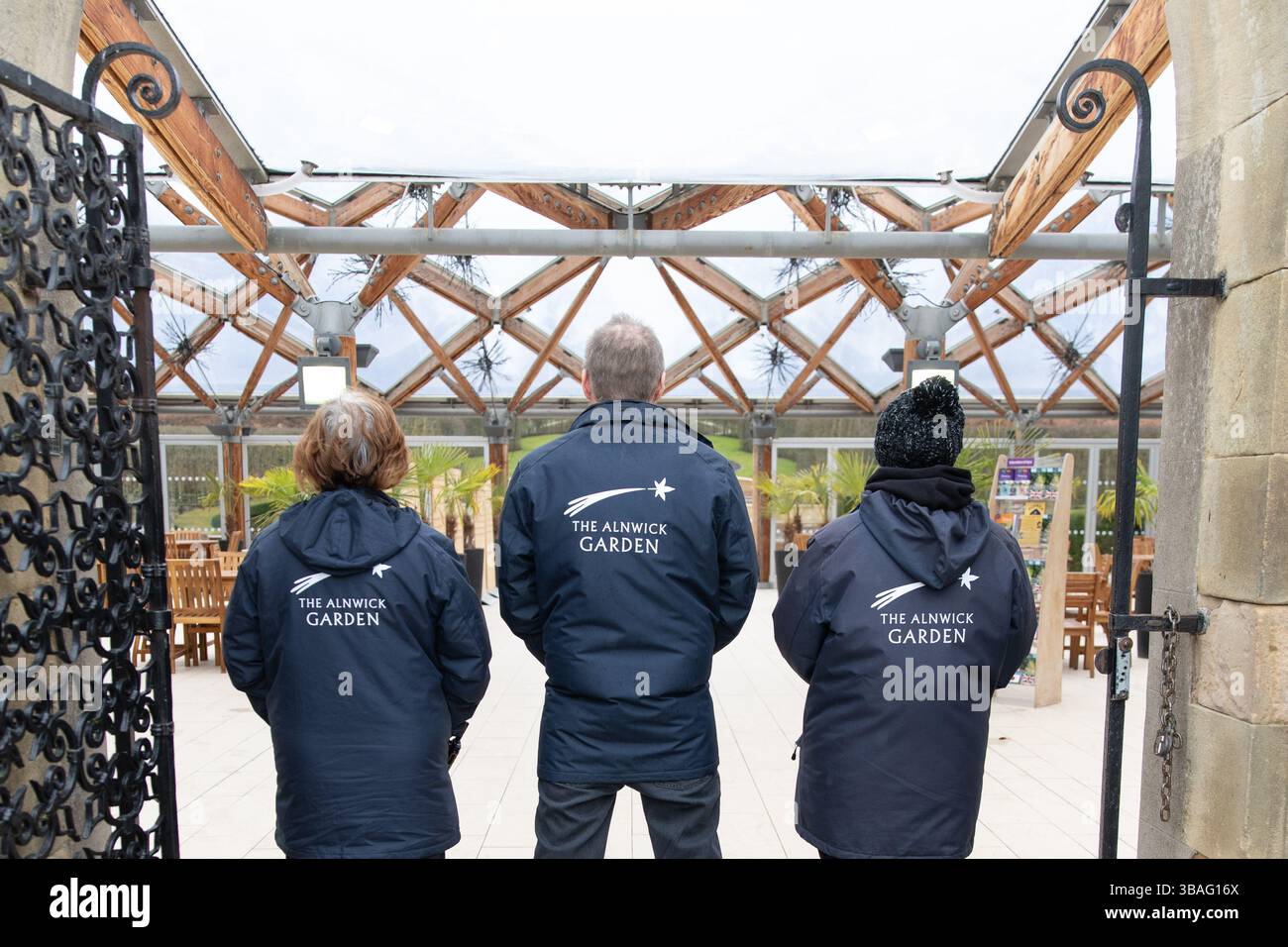 Staff dell'Alnwick Garden, Northumberland, febbraio 2025 Foto Stock