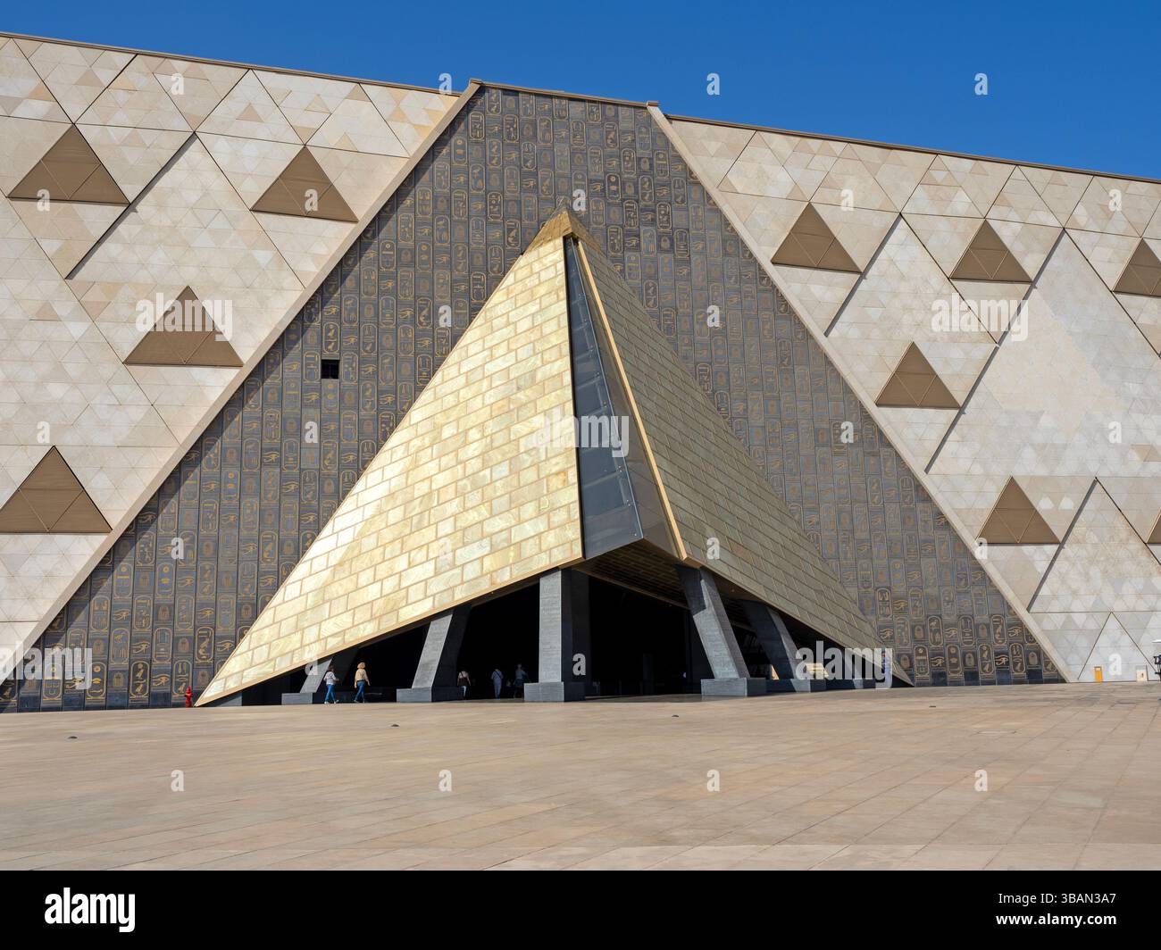 L'ingresso al Grand Egyptian Museum Foto Stock