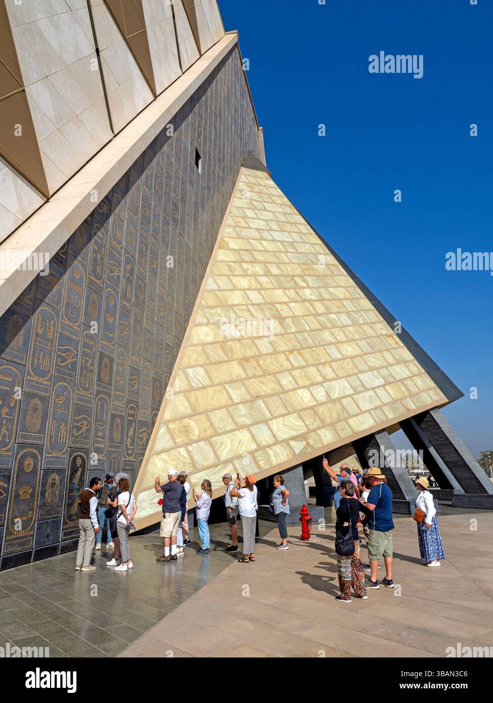 L'ingresso al Grand Egyptian Museum Foto Stock
