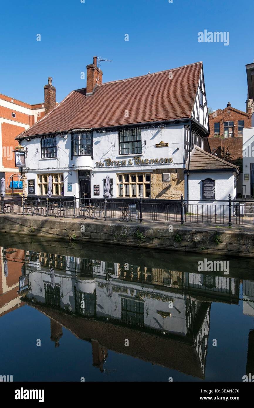The Witch & Wardrobe Public House, Waterside North, Lincoln City, Lincolnshire, Inghilterra, REGNO UNITO Foto Stock