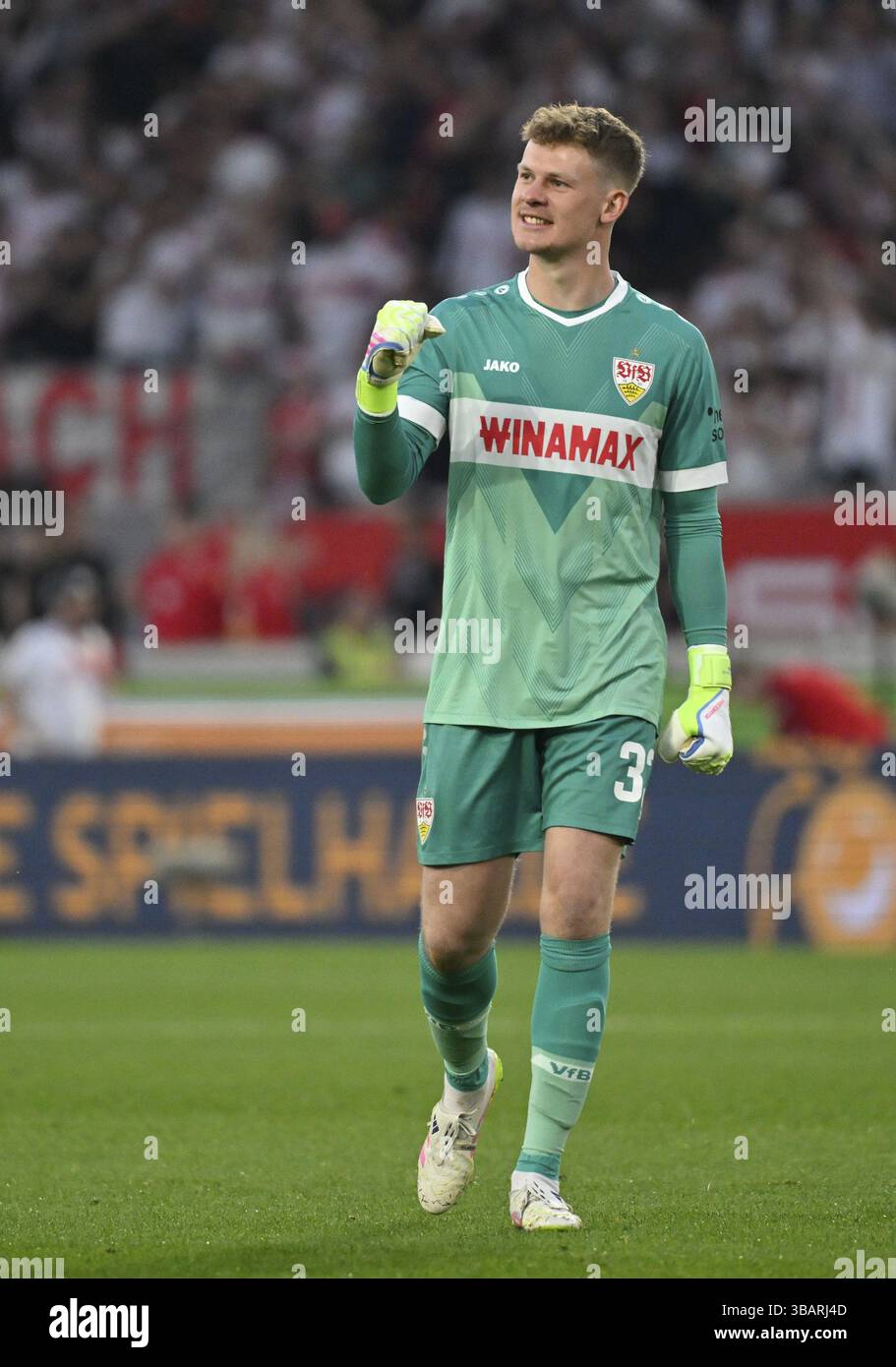 Celebrazione degli obiettivi portiere Alexander Nuebel VfB Stuttgart (33) Gesture Gesture MHPArena, MHP Arena Stuttgart, Baden-Wuerttemberg, Germania, Europa Foto Stock