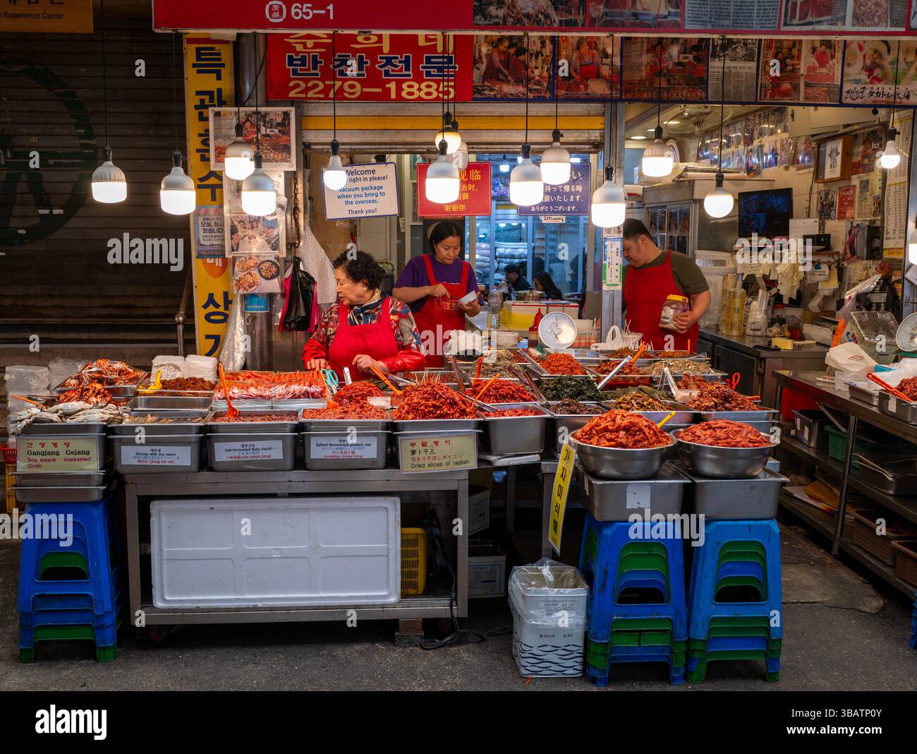 Mercato gourmet del Gwangjang a Seoul all'ora della colazione, Corea del Sud Foto Stock