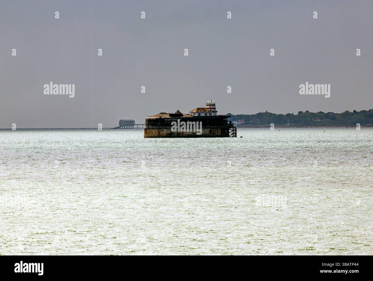 Portsmouth, Hampshire, UK - April 22 2025: No Man's Land Fort in the Solent.  Palmerston's fort Foto Stock