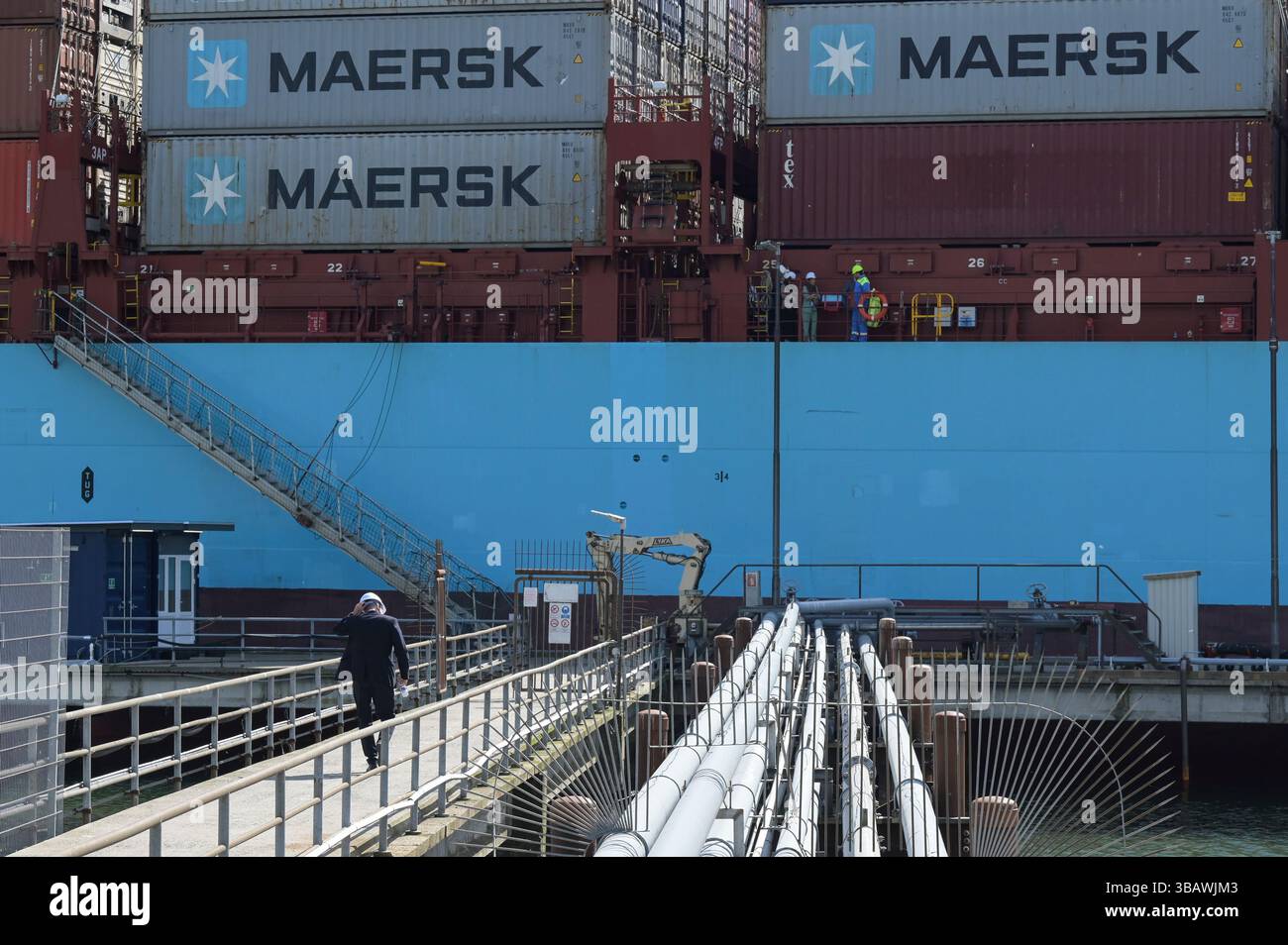 DANIMARCA, Aabenraa havn, rifornimento della nave portacontainer Laura Maersk con il primo e-metanolo proveniente dall’impianto di Kassø Power-to-X, dall’impianto di Kassoe di European Energy e da Mitsui, utilizzando CO2 biogenico reperito localmente presso l’impianto di Biogas di Tønder Foto Stock