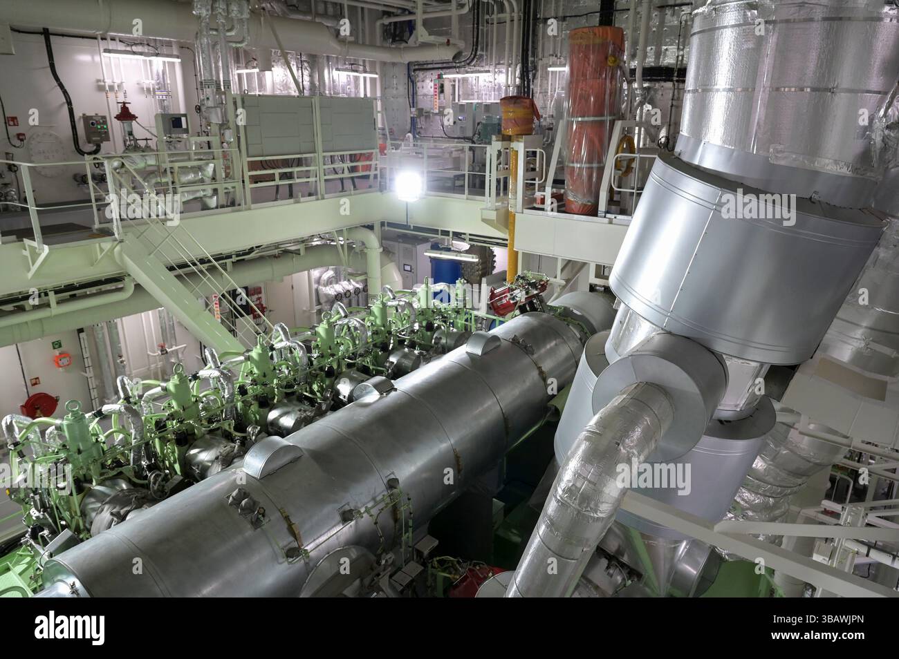 DANIMARCA, Aabenraa havn, nave container Laura Maersk alimentata con il primo e-metanolo dell'impianto Kassø Power-to-X, dell'impianto Kassoe di European Energy e Mitsui, utilizzando CO2 biogenico reperito localmente presso l'impianto di Biogas di Tønder, motore principale di Methanol Foto Stock