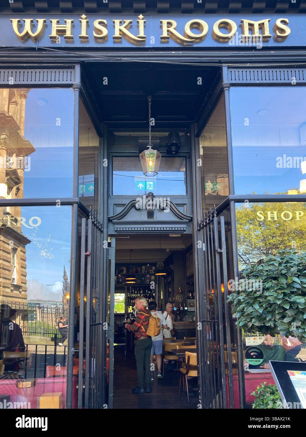 Ristorante Whiski Rooms, North Bank Street, Edimburgo, Scozia - Immagine stock catturata con smartphone