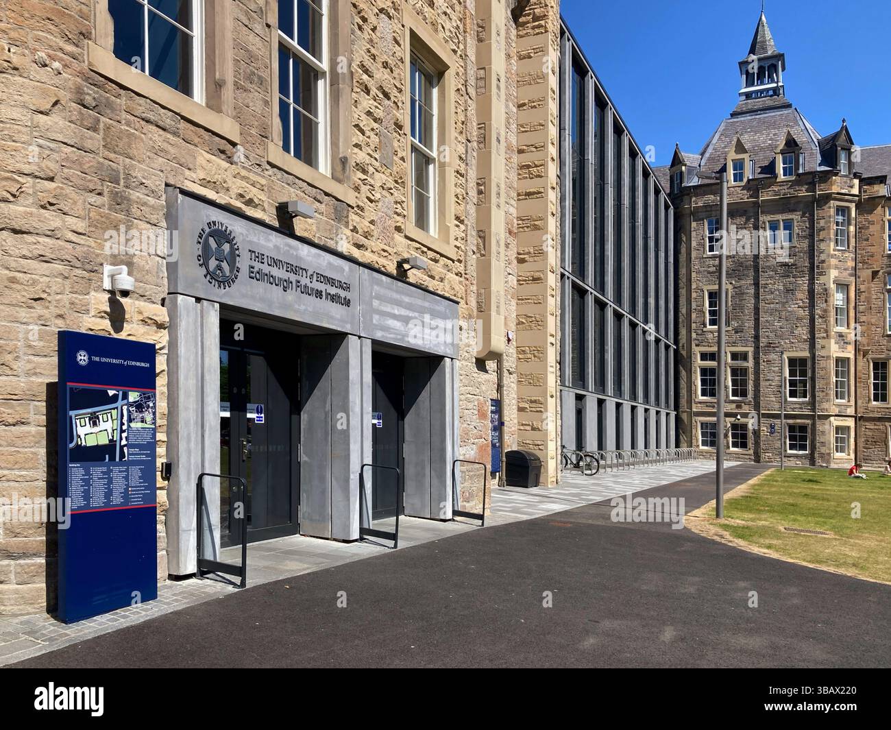 Edinburgh Futures Institute (EFI) presso l'Università di Edimburgo, visto dal moderno sviluppo di Quartermile, Edimburgo Scozia - Immagine stock catturata con smartphone