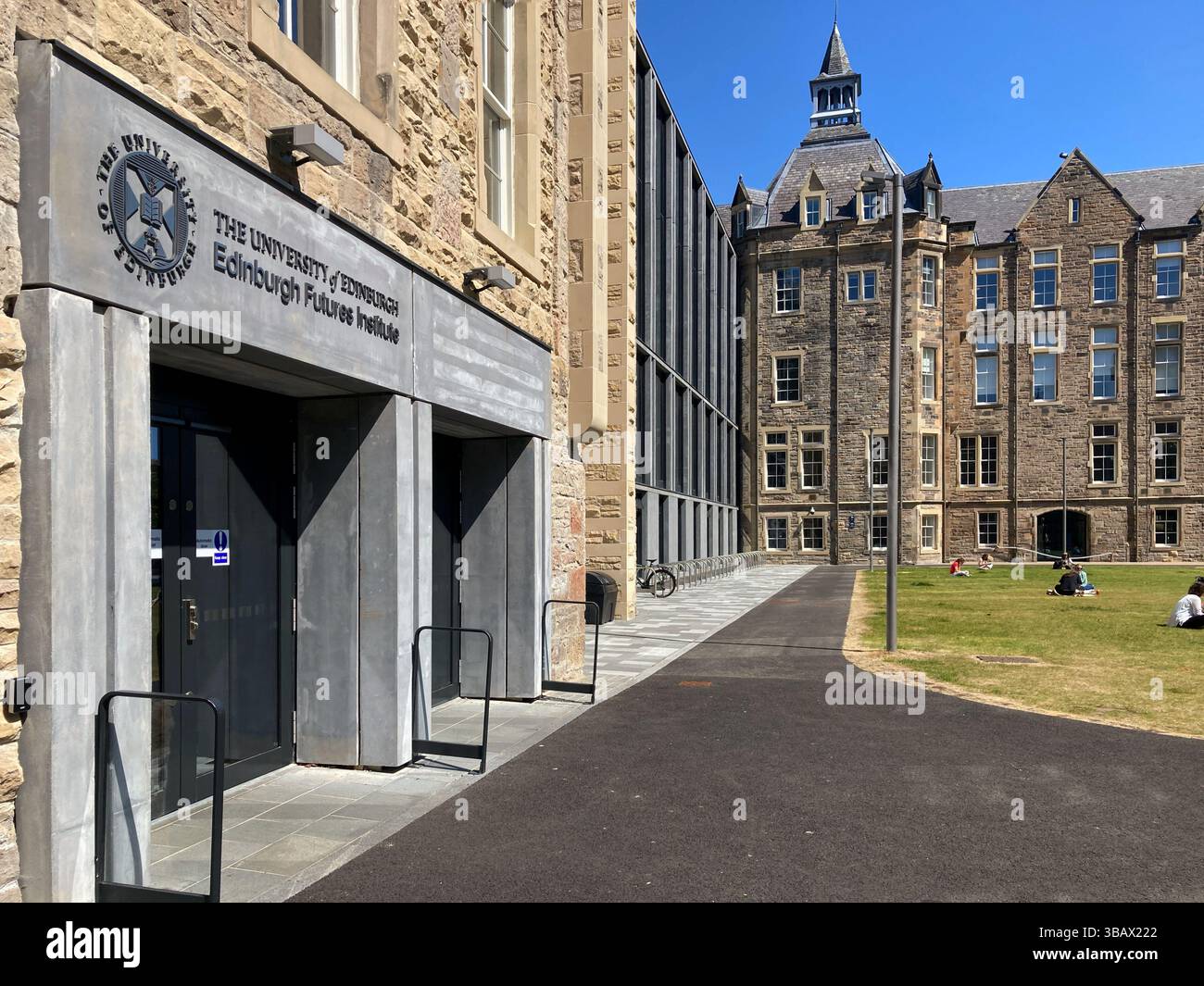 Edinburgh Futures Institute (EFI) presso l'Università di Edimburgo, visto dal moderno sviluppo di Quartermile, Edimburgo Scozia - Immagine stock catturata con smartphone