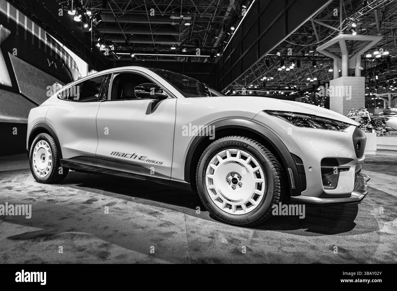 New York City, USA - 27 marzo 2024: Ford Mustang Mach-e SUV Electric Vehicle al New York International Auto Show, vista laterale Foto Stock