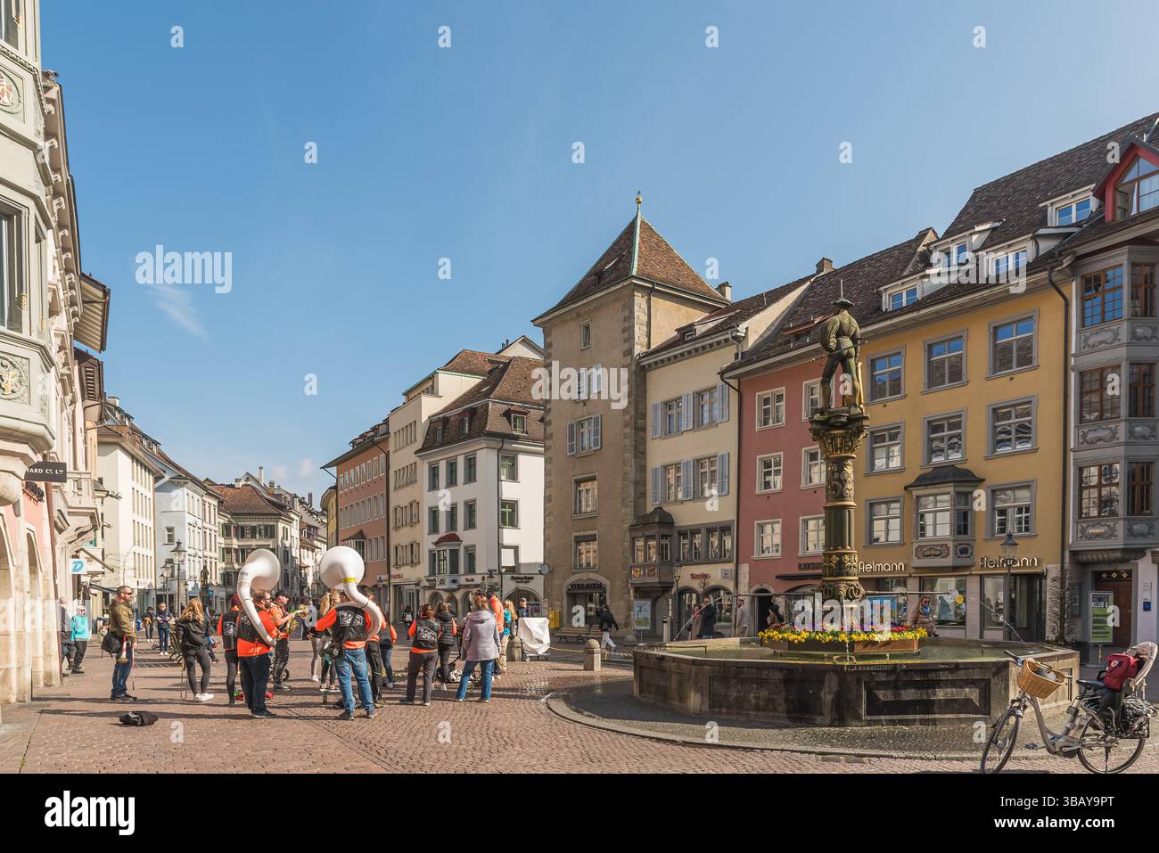 Fronwagplatz, una piazza vivace nel centro storico di Sciaffusa, Canton Sciaffusa, Svizzera Foto Stock