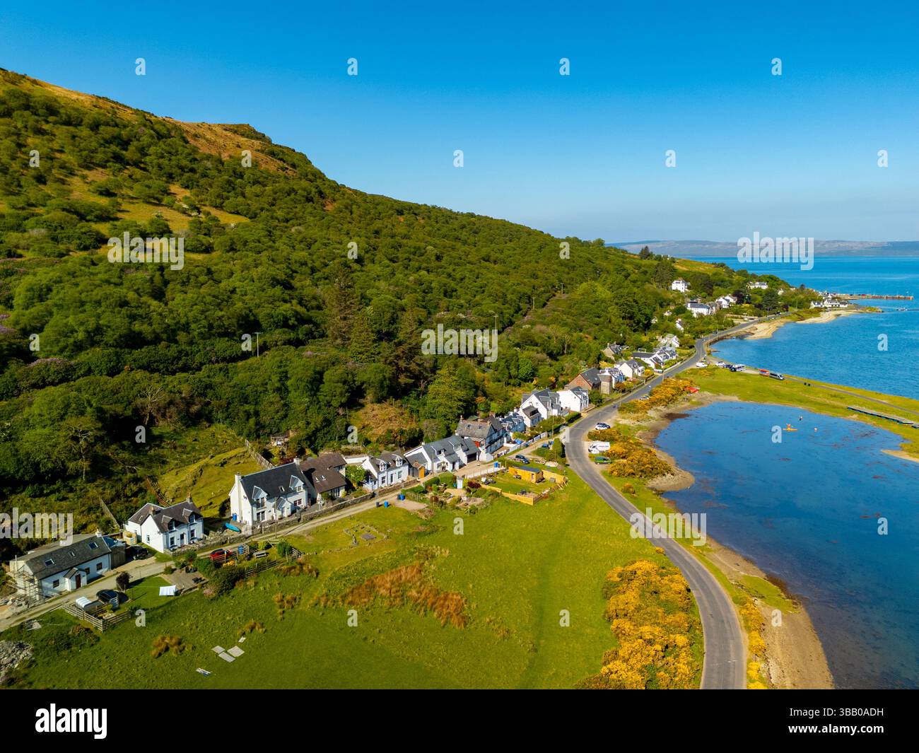 Vista aerea di Lochranza, Isola di Arran, North Ayrshire, Scozia, Regno Unito Foto Stock