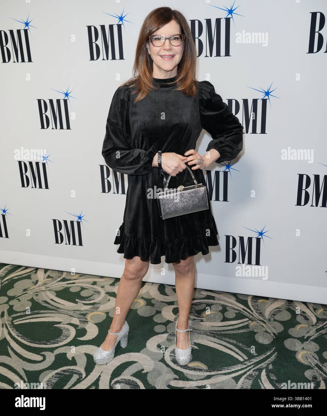 Lisa Loeb ai BMI Pop Awards 2025 tenuti al Beverly Wilshire, A Four Seasons Hotel A Beverly Hills, CALIFORNIA, martedì 13 maggio 2025. (Foto di Sthanlee B. Mirador/Sipa USA) Foto Stock