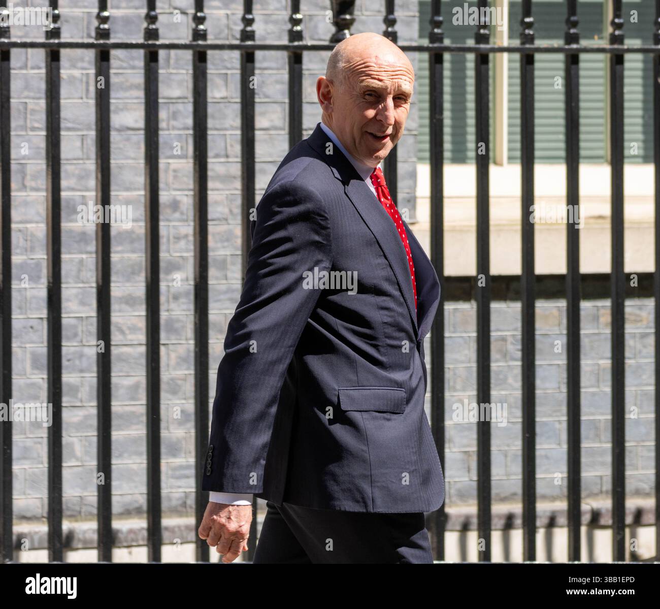 Londra, Regno Unito. 14 maggio 2025. John Healey, Segretario della difesa, lascia Downing Street al numero 10, poco prima del tempo delle interrogazioni dei primi ministri. Londra Regno Unito crediti: Ian Davidson/Alamy Live News Foto Stock