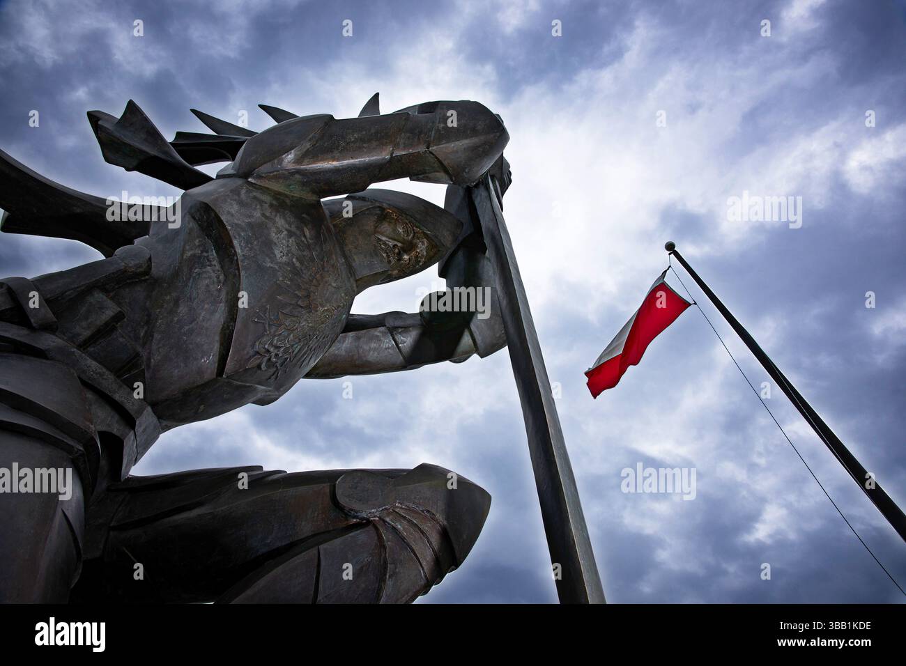 Cavaliere ussaro alato inginocchiato spada in mano. Cimitero polacco-americano Foto Stock