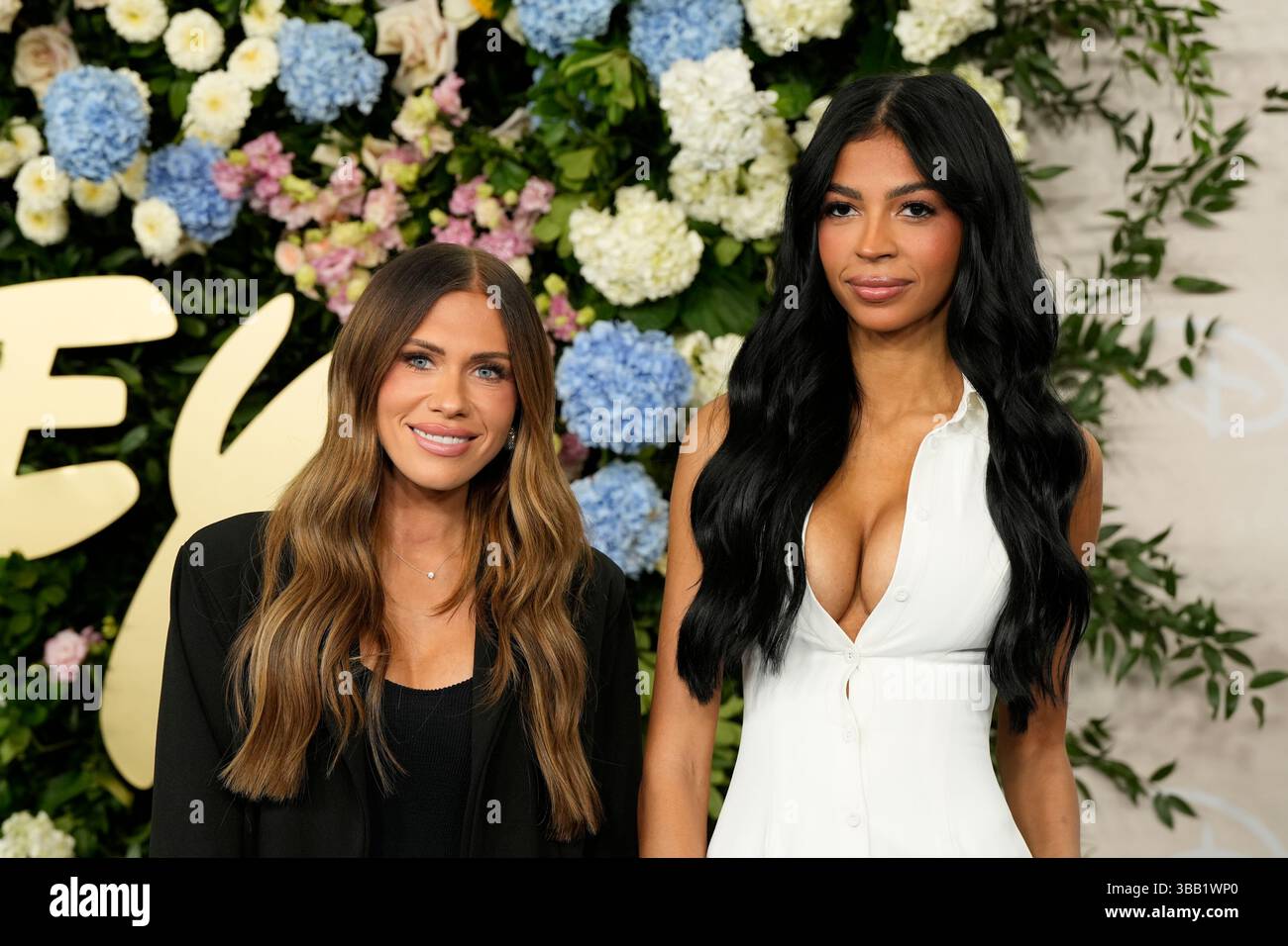 (L) Alyssa Farah Griffin partecipa al 2025 Disney Upfront, tenutosi presso il Jacob Javitz Center di New York, martedì 13 maggio 2025 credito: Jennifer Graylock/Alamy Live News Foto Stock