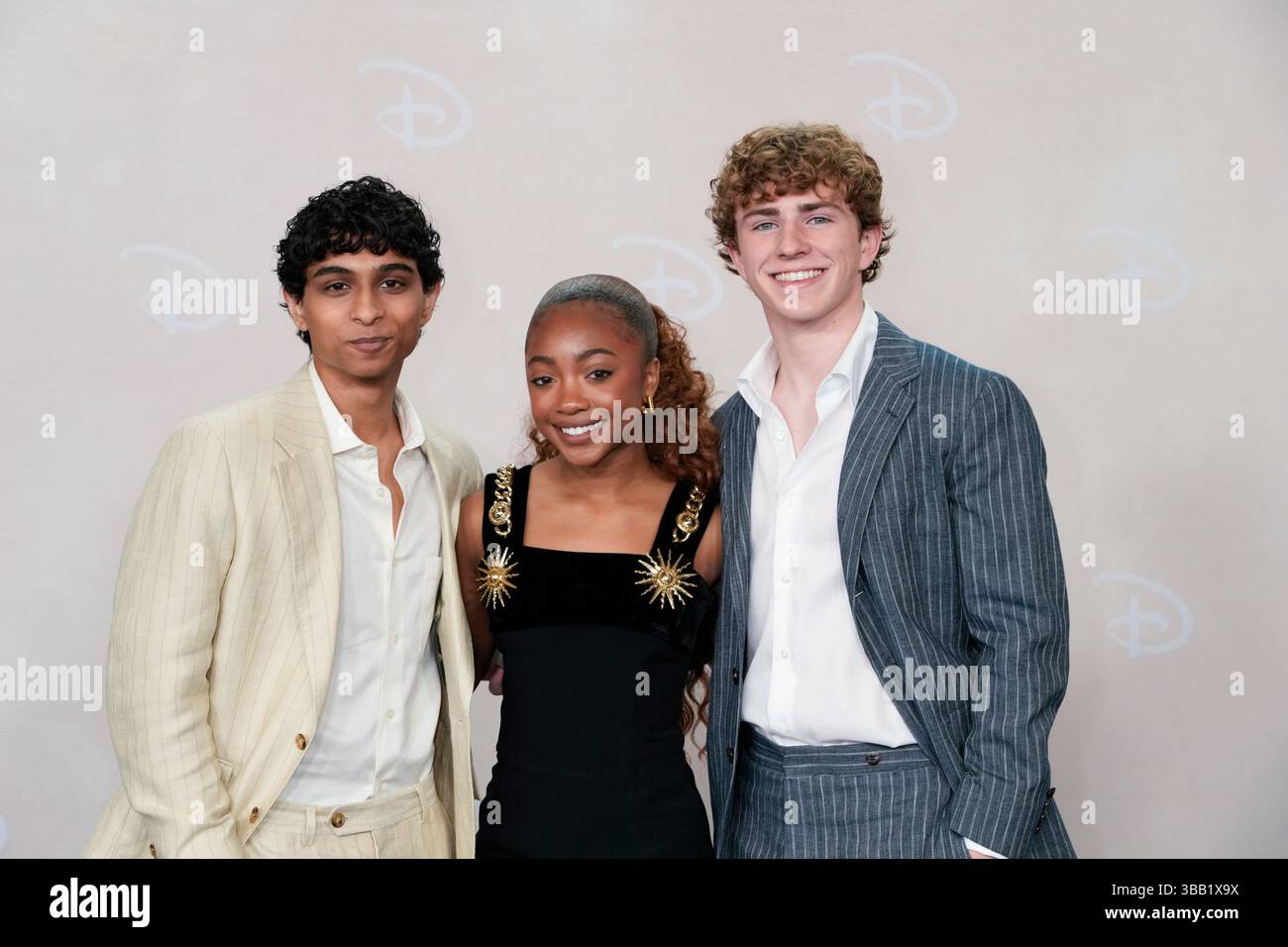 L-R: Aryan Simhadri, Leah Sava Jeffries, Walker Scobell partecipa al 2025 Disney Upfront, tenutosi presso il Jacob Javitz Center di New York, martedì 13 maggio 2025 crediti: Jennifer Graylock/Alamy Live News Foto Stock