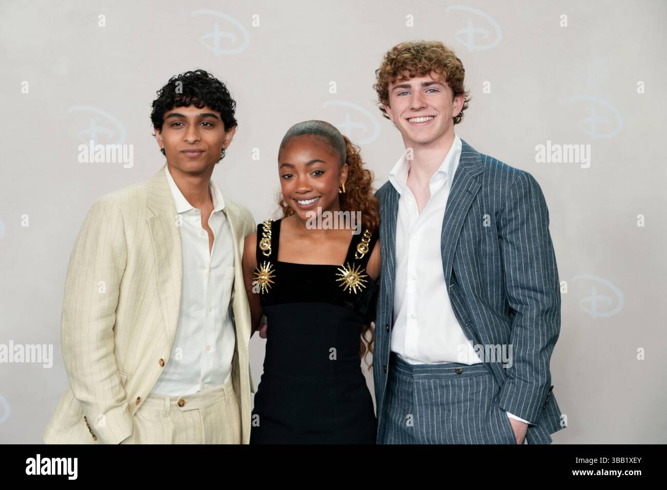 L-R: Aryan Simhadri, Leah Sava Jeffries, Walker Scobell partecipa al 2025 Disney Upfront, tenutosi presso il Jacob Javitz Center di New York, martedì 13 maggio 2025 crediti: Jennifer Graylock/Alamy Live News Foto Stock