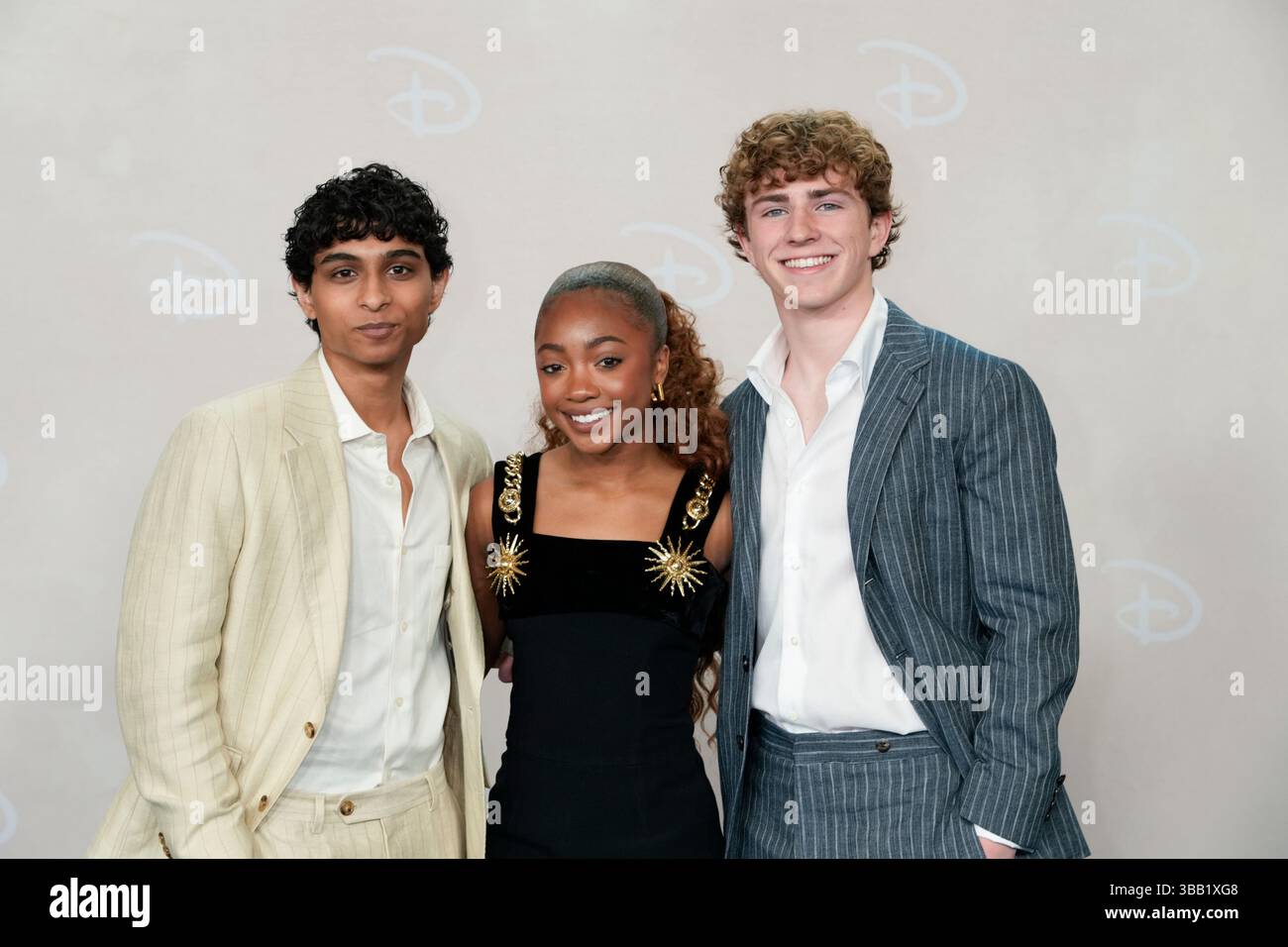 L-R: Aryan Simhadri, Leah Sava Jeffries, Walker Scobell partecipa al 2025 Disney Upfront, tenutosi presso il Jacob Javitz Center di New York, martedì 13 maggio 2025 crediti: Jennifer Graylock/Alamy Live News Foto Stock