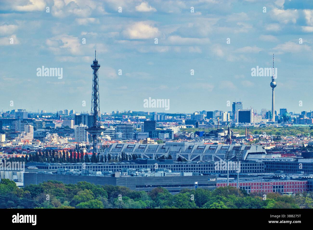 Berlino tramonto sulla città - Skyline - Cloud - background - Funkturm - Fernsehturm - Concept - City - Hauptstadt - Germania - Europa - viaggi Foto Stock