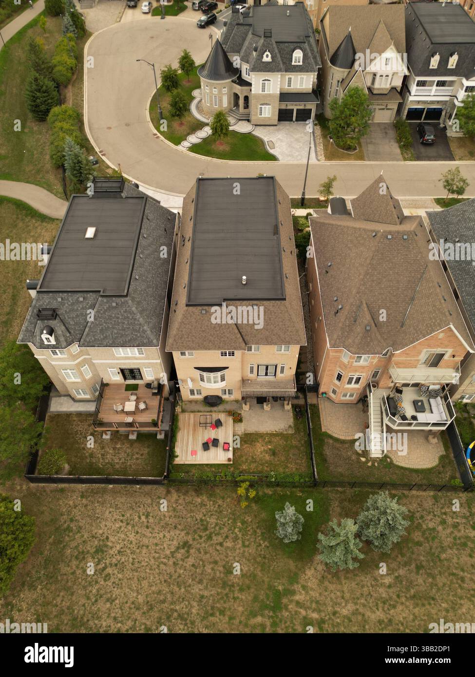 Viste aeree di Erin Mills: Eleganti case e giardini panoramici Foto Stock