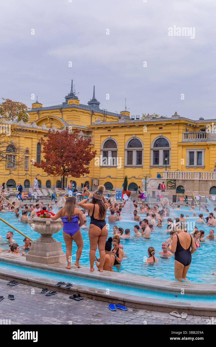 Budapest, Ungheria: 26 ottobre 2024: Bagni Szechenyi a Budapest, Ungheria. Foto Stock
