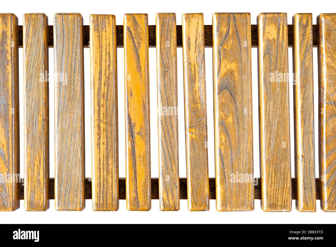 Recinzione in legno marrone isolata su sfondo bianco. Foto Stock