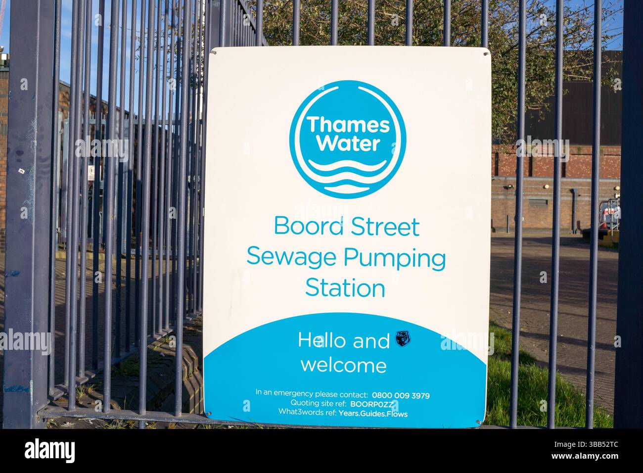 Segnaletica per la stazione di pompaggio delle acque reflue di Thames Water Boord Street Londra Regno Unito Foto Stock