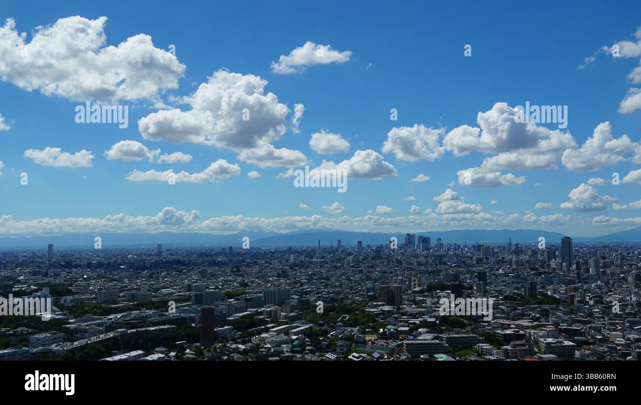 Nuvole e tramonto Glow: Splendido panorama serale del cielo Foto Stock