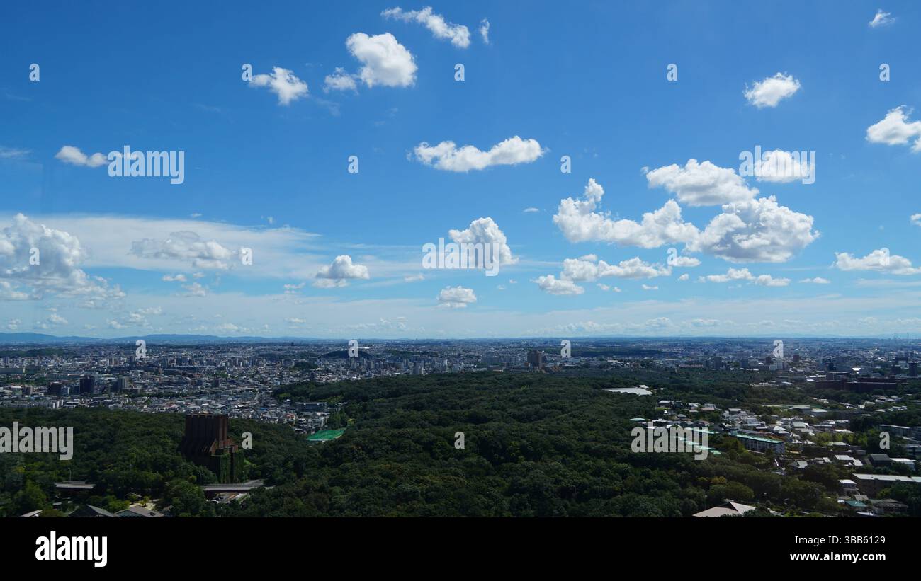 Nuvole e tramonto Glow: Splendido panorama serale del cielo Foto Stock