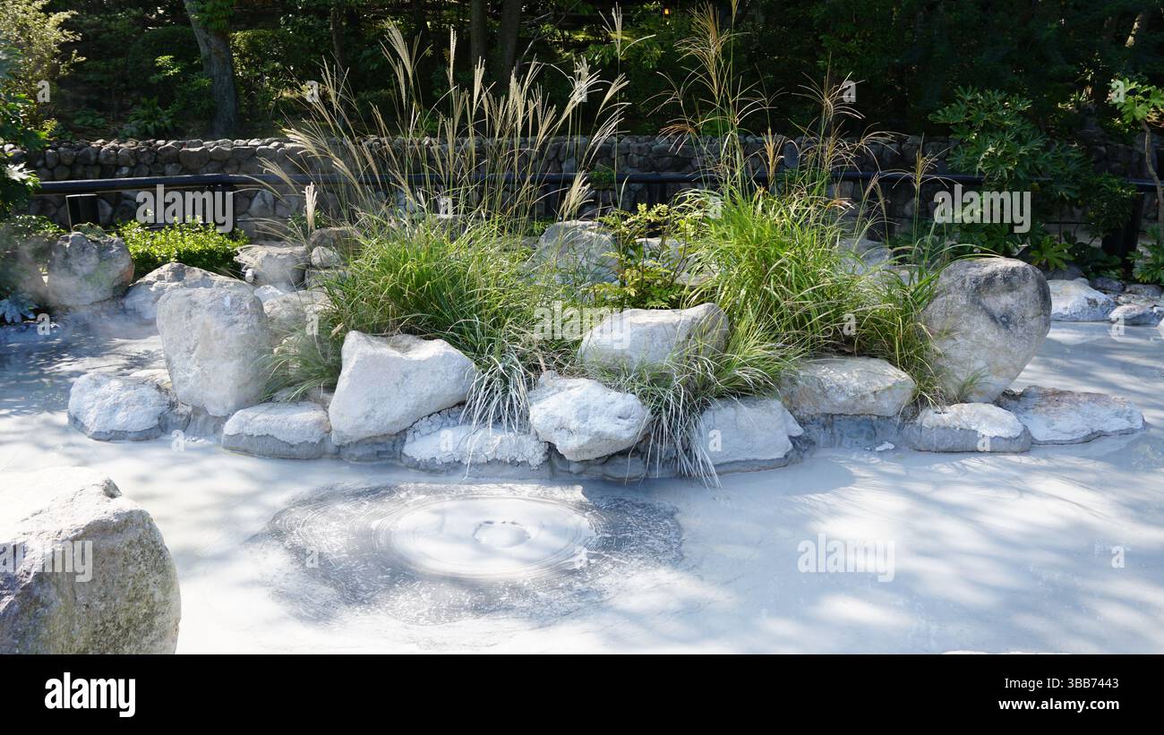 Beppu Jigokudani (Valle dell'Inferno) - sorgenti termali vulcaniche e il Paese delle meraviglie geotermiche in Giappone Foto Stock