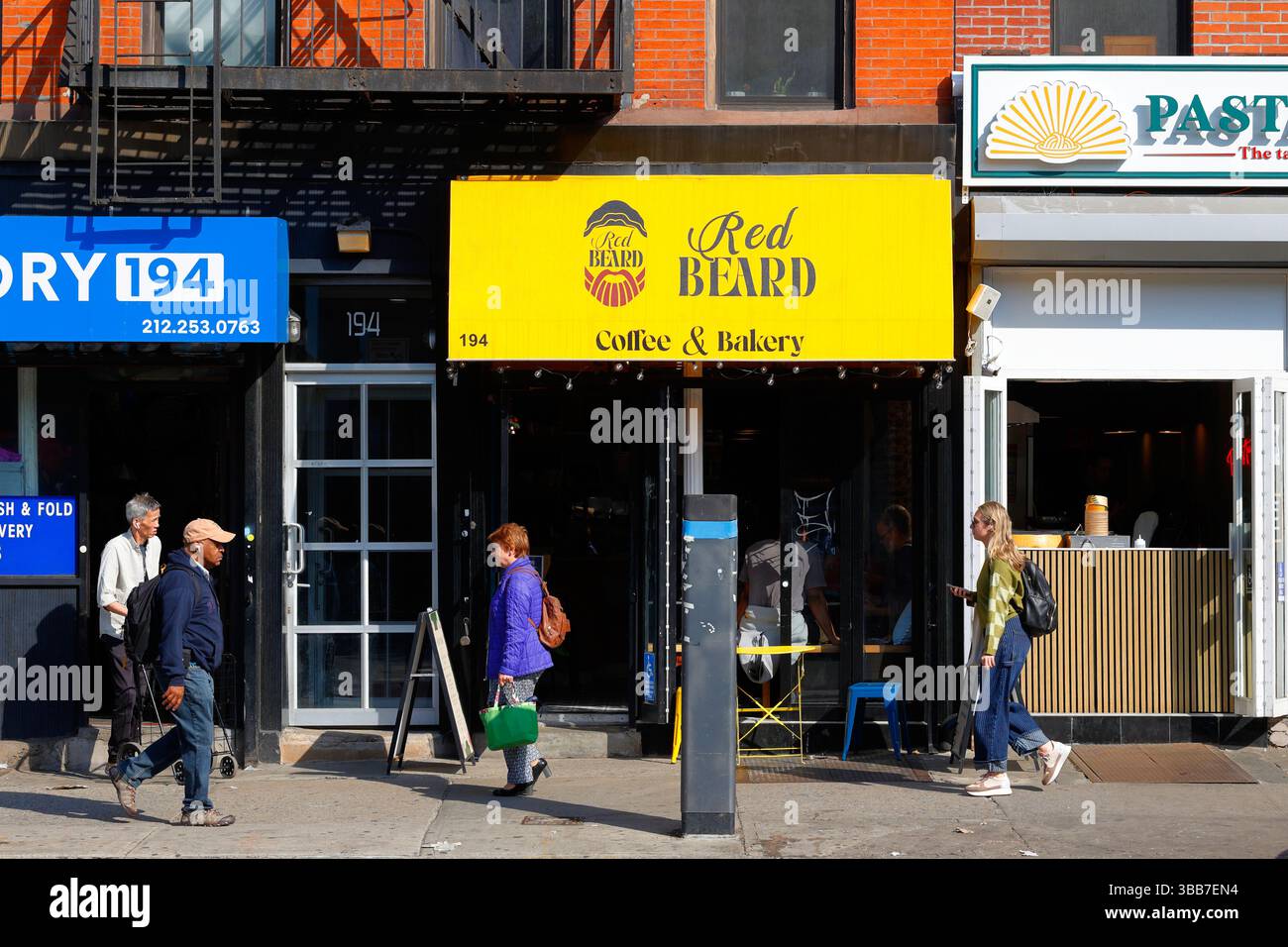 Red Beard Coffee and Bakery, 194 1st Ave, New York, negozio NYC di una caffetteria di panetteria nell'East Village di Manhattan. Foto Stock