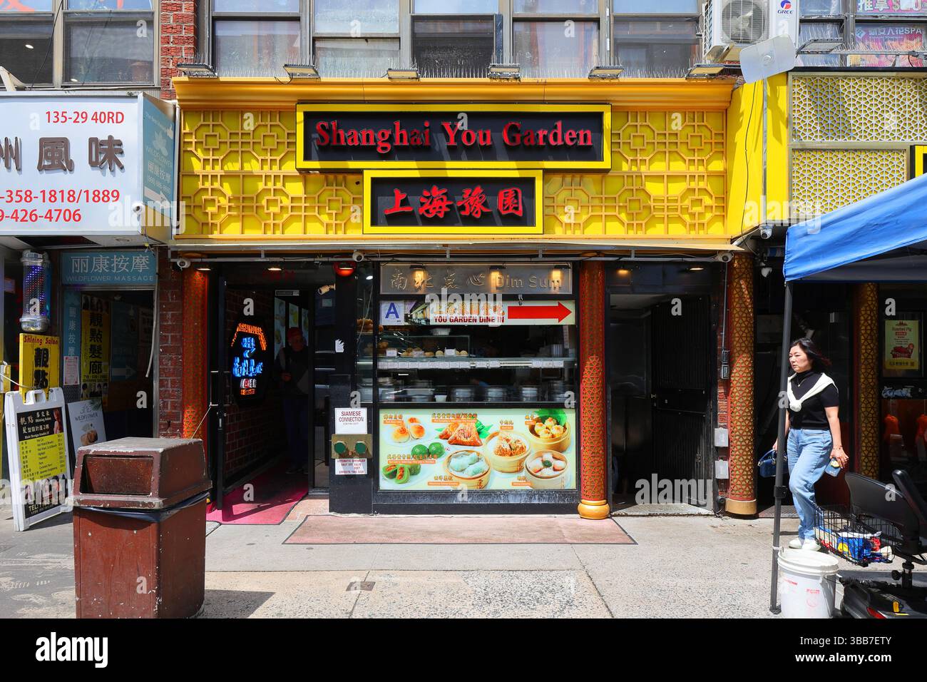 Shanghai You Garden 上海豫園, 135-33 40 Rd, Queens, New York, NYC foto del negozio di un ristorante Shanghainese a Flushing 上海豫园 纽约 紐約 Foto Stock