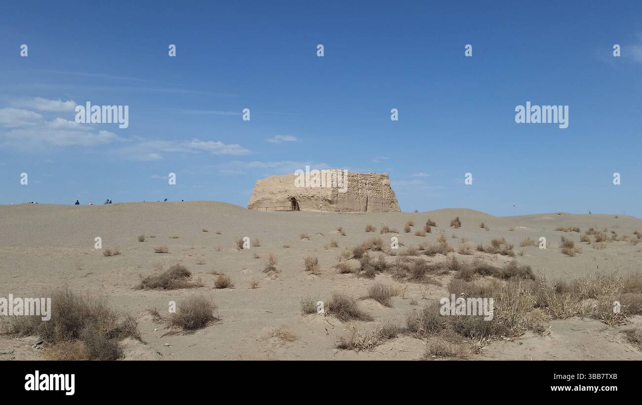 Passo Yumen e rovine della grande Muraglia Han: Echi dell'antica Cina sulla via della Seta Foto Stock