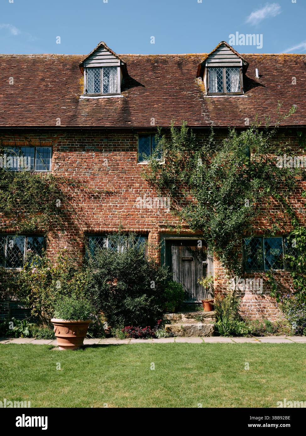 Sissinghurst Castle Garden in estate, Sissinghurst nel Weald of Kent in Inghilterra Regno Unito Foto Stock
