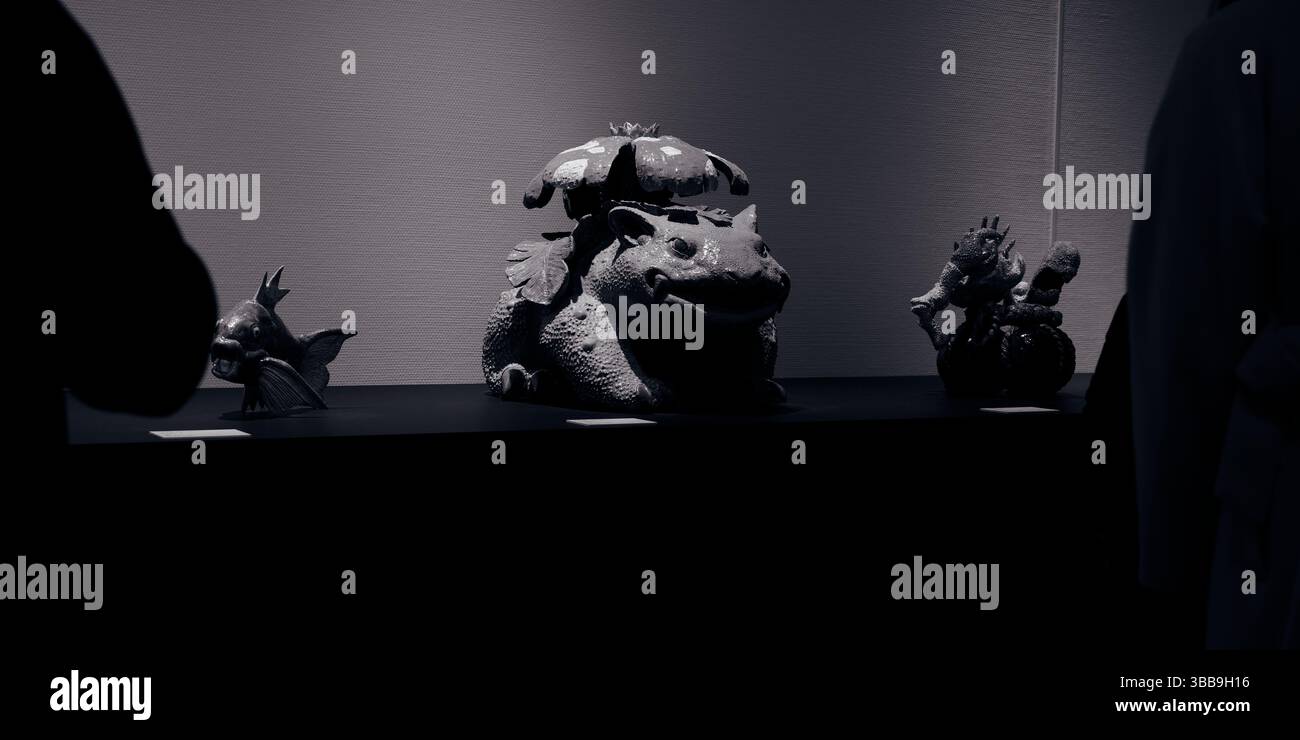 Tre Pokémon reinventati attraverso l'artigianato tradizionale giapponese Foto Stock