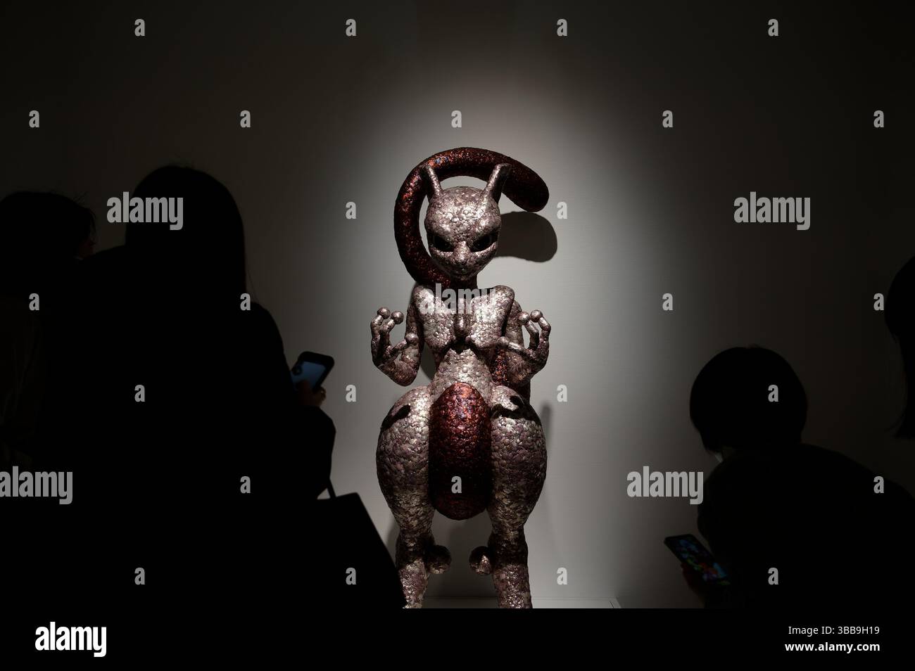 Mewtwo ha reinventato attraverso l'obiettivo dell'artigianato giapponese alla mostra Pokémon x Kogei Foto Stock