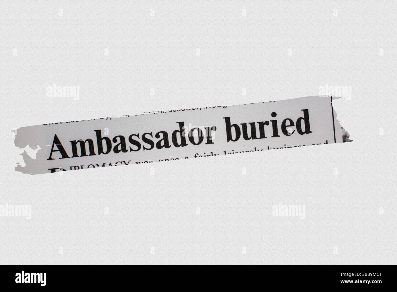 Ambasciatore sepolto - notizia dal titolo dell'articolo del giornale britannico del 1974 Foto Stock