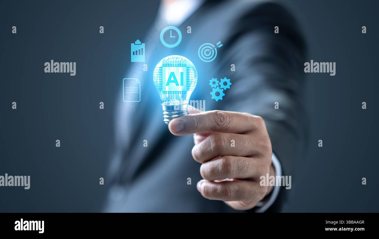 Uomo d'affari che mostra una lampadina con il simbolo dell'IA. Innovazione tecnologica sullo schermo virtuale. Concetto di intelligenza artificiale o intelligenza artificiale Foto Stock