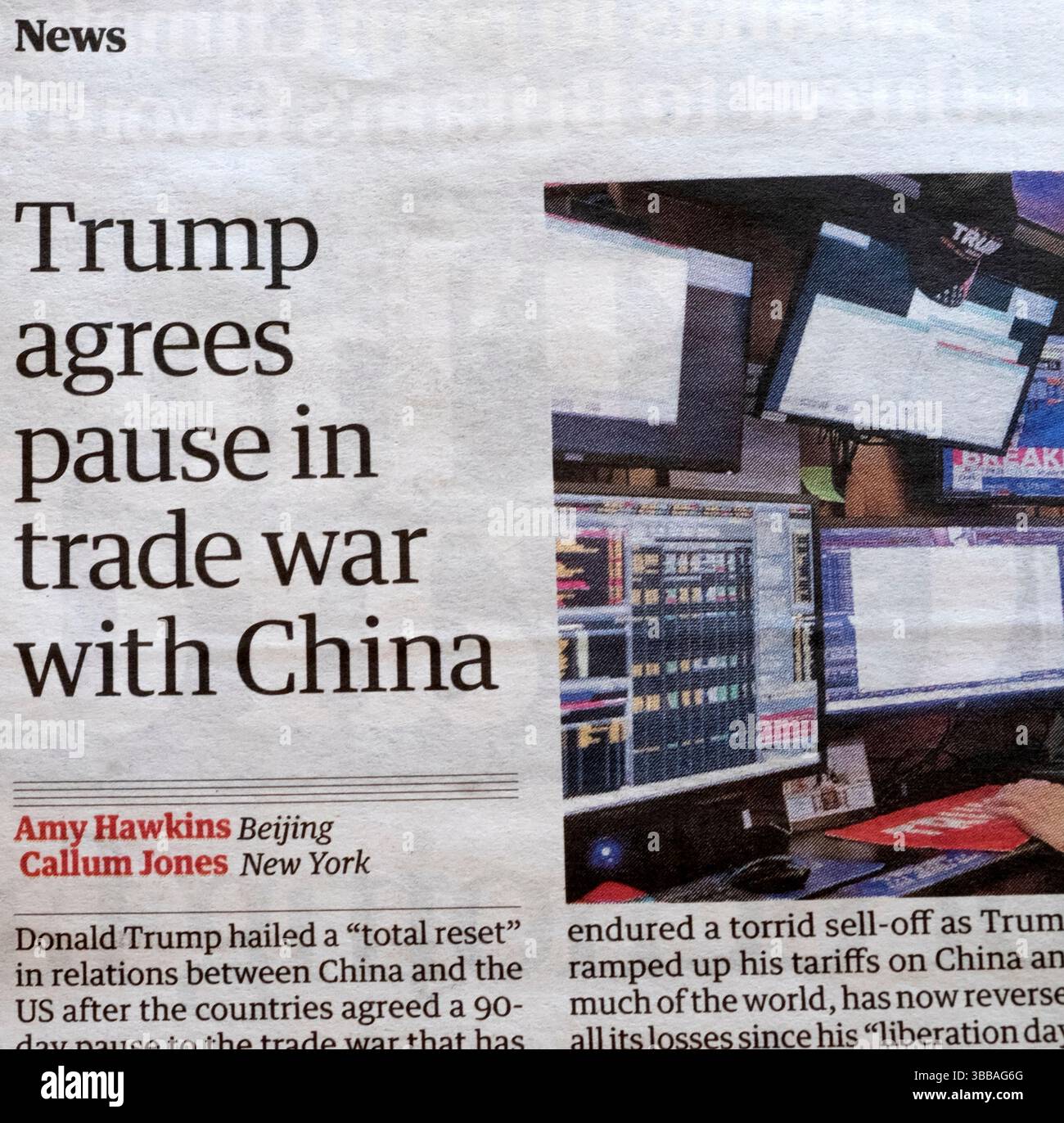 Il presidente Donald 'Trump concorda con la pausa in guerra con la Cina' il quotidiano Guardian headline news clipping tariffs articolo 11 maggio 2025 Londra Regno Unito Gran Bretagna Foto Stock