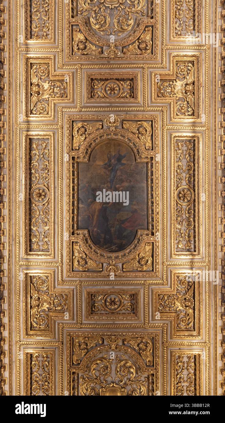 FIRENZE, ITALIA - 19 MARZO 2025: Il soffitto a cassettoni policromi con il dipinto della chiesa Assumptionin Basilica della Santissima Annunziata Foto Stock